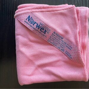 Norwex Window Cloth- pink, New